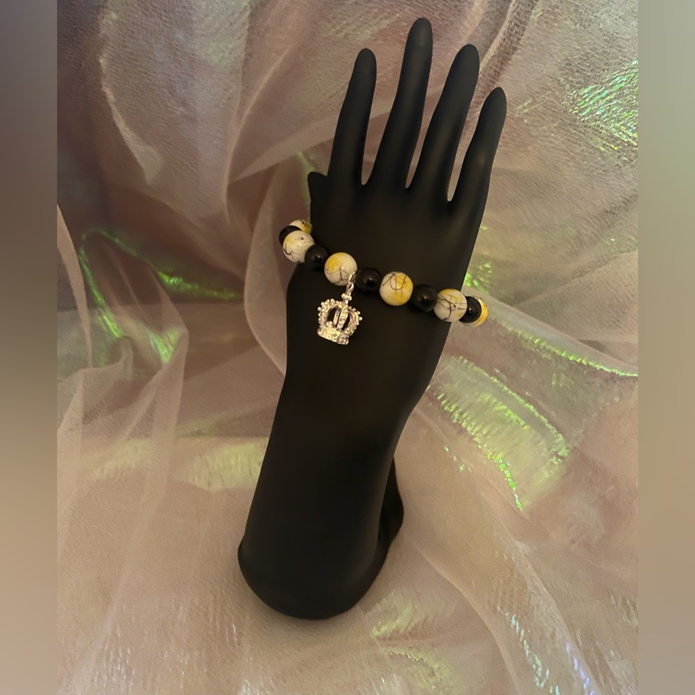 One of a Kind: Never Worn 
Glass Beaded Bracelet 
Created by Chelsea’